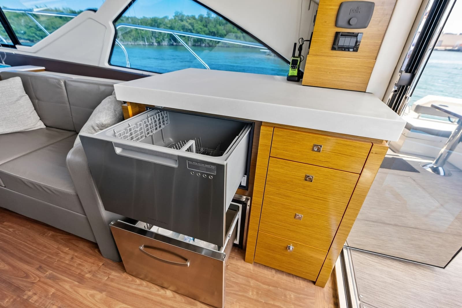 2019 Cruisers Yachts 54 Cantius