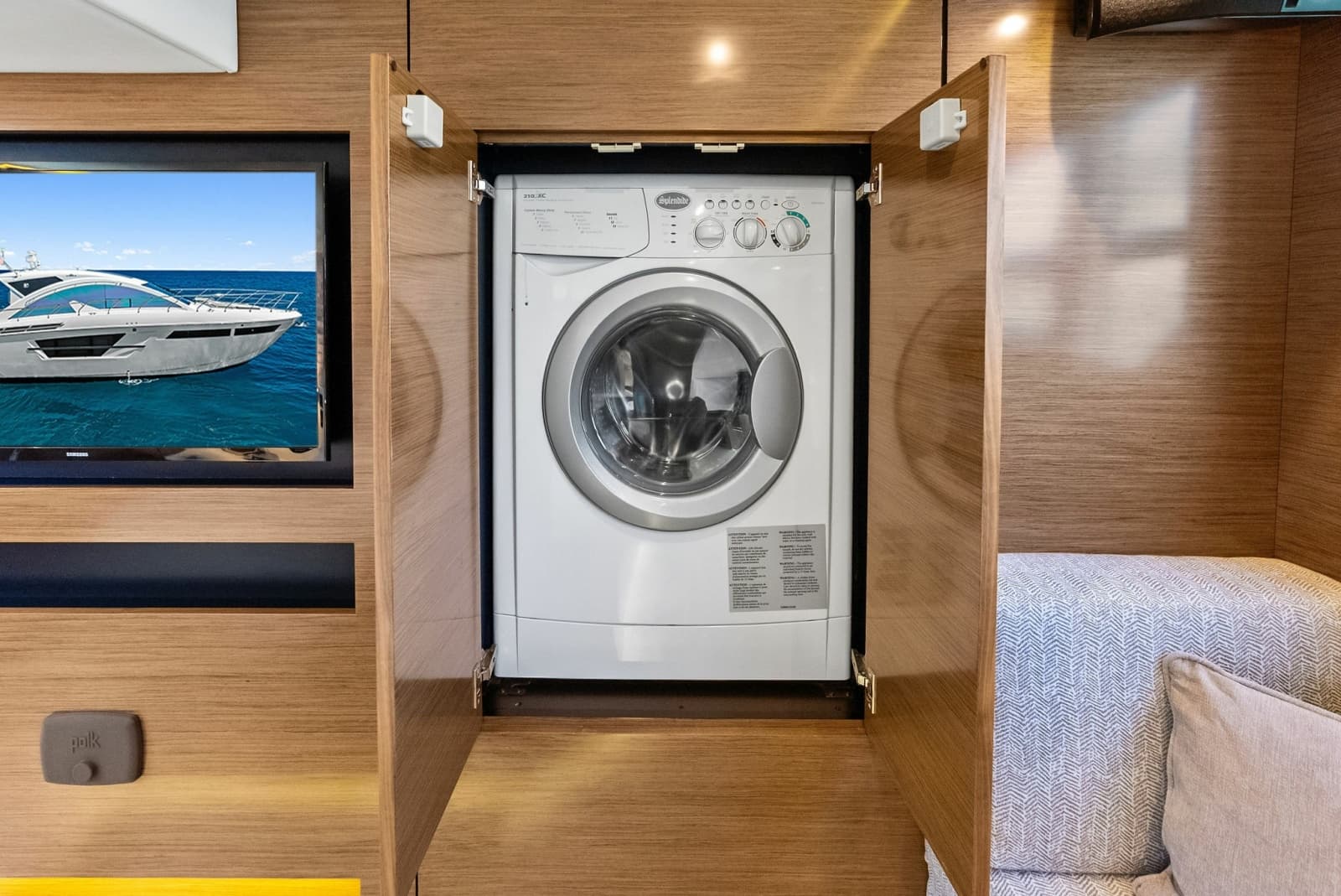 2019 Cruisers Yachts 54 Cantius