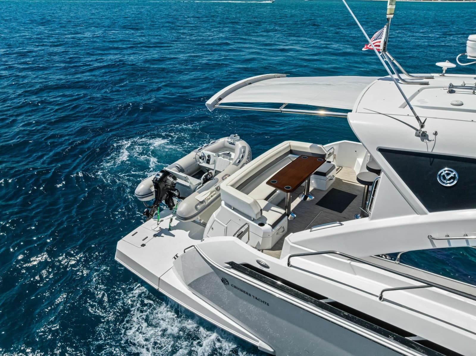 2019 Cruisers Yachts 54 Cantius