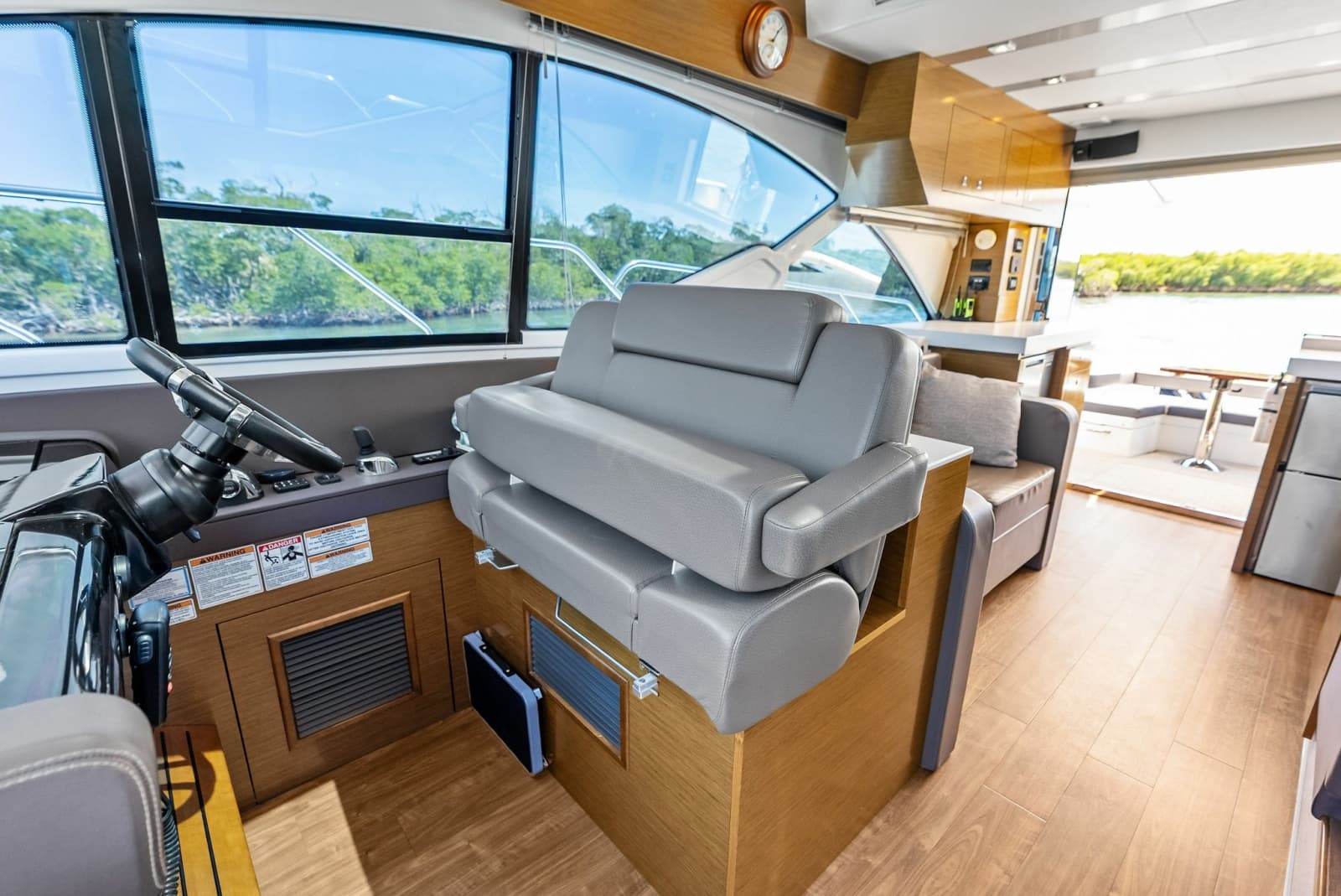 2019 Cruisers Yachts 54 Cantius