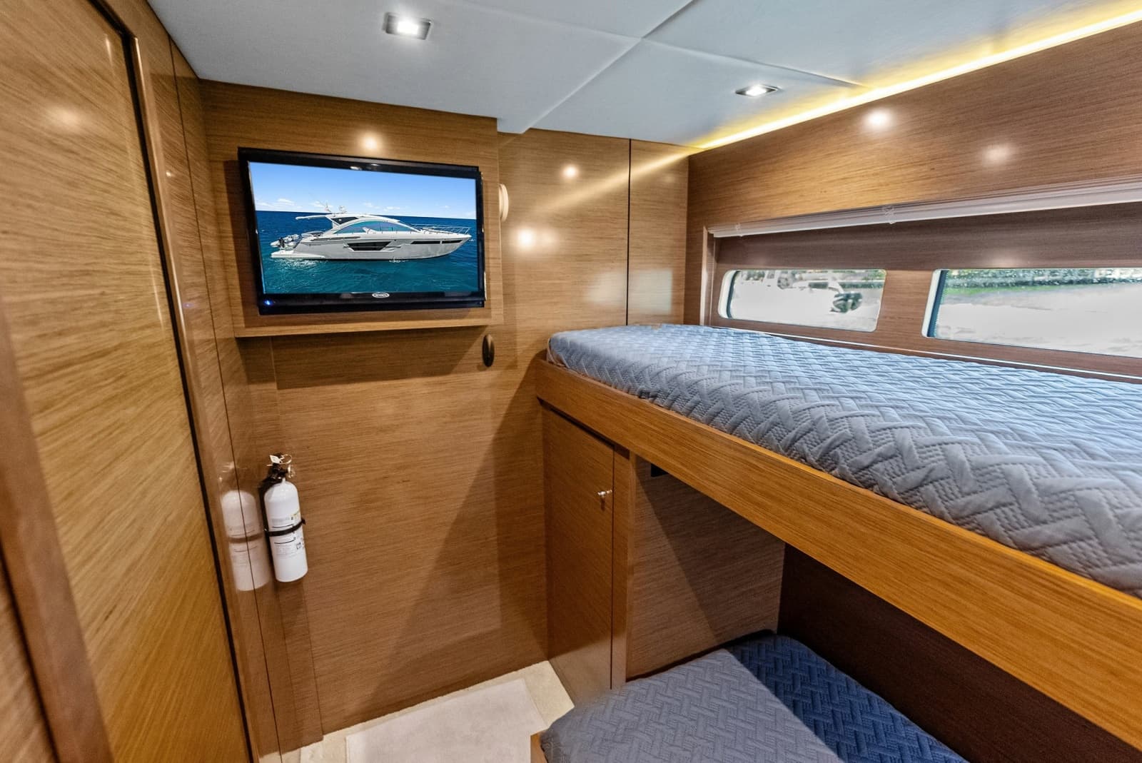 2019 Cruisers Yachts 54 Cantius