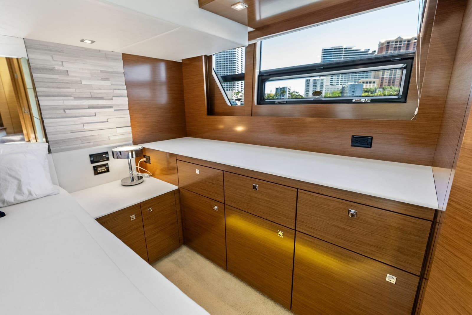 2019 Cruisers Yachts 54 Cantius