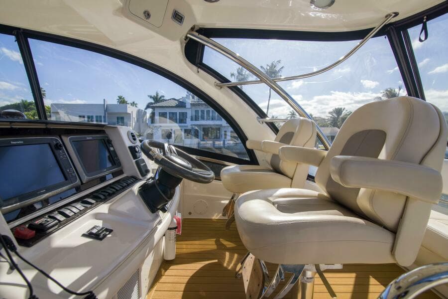 Sea Ray 52 -  Seas The Day - Flybridge 