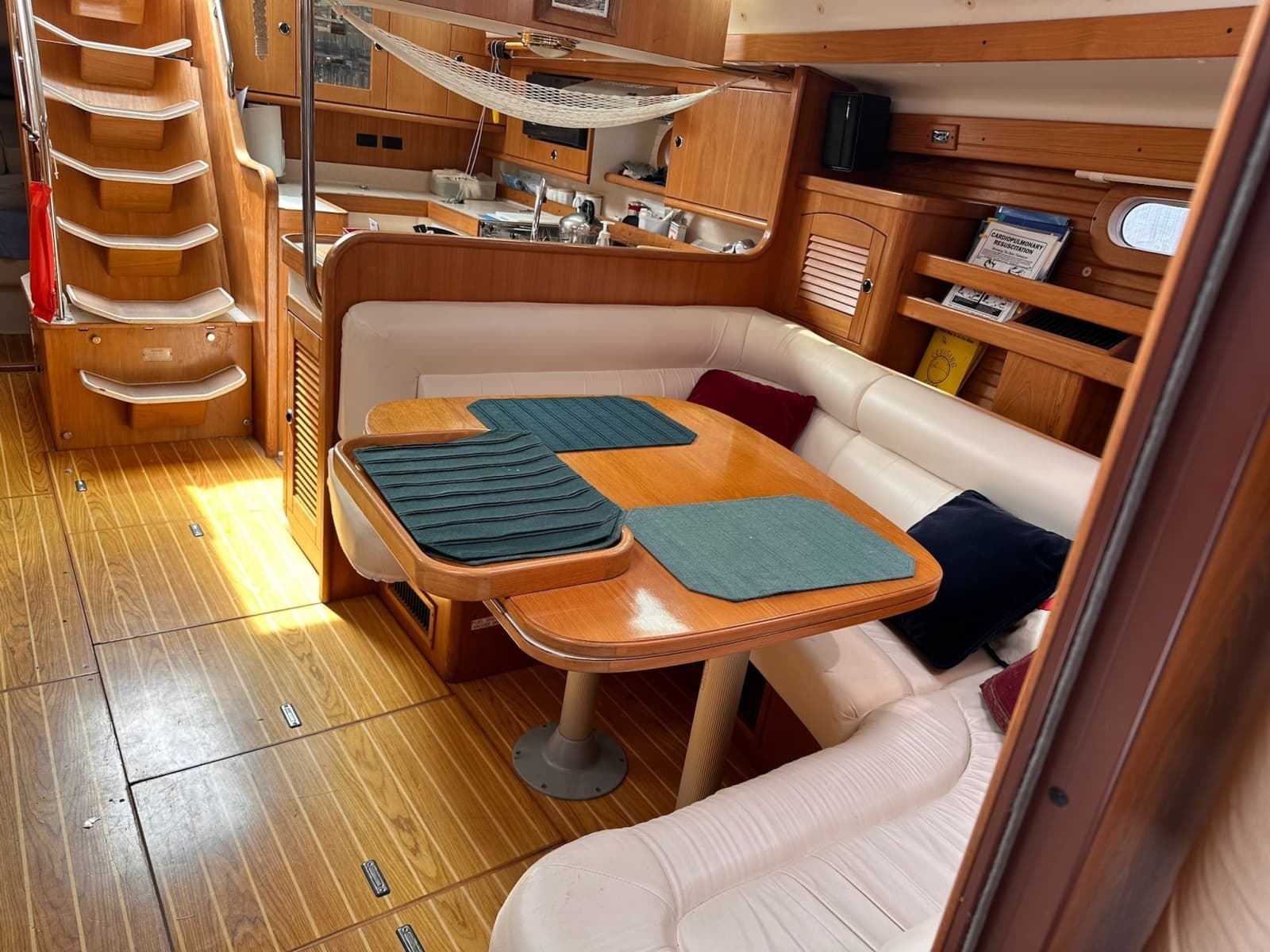 2002 Catalina 470