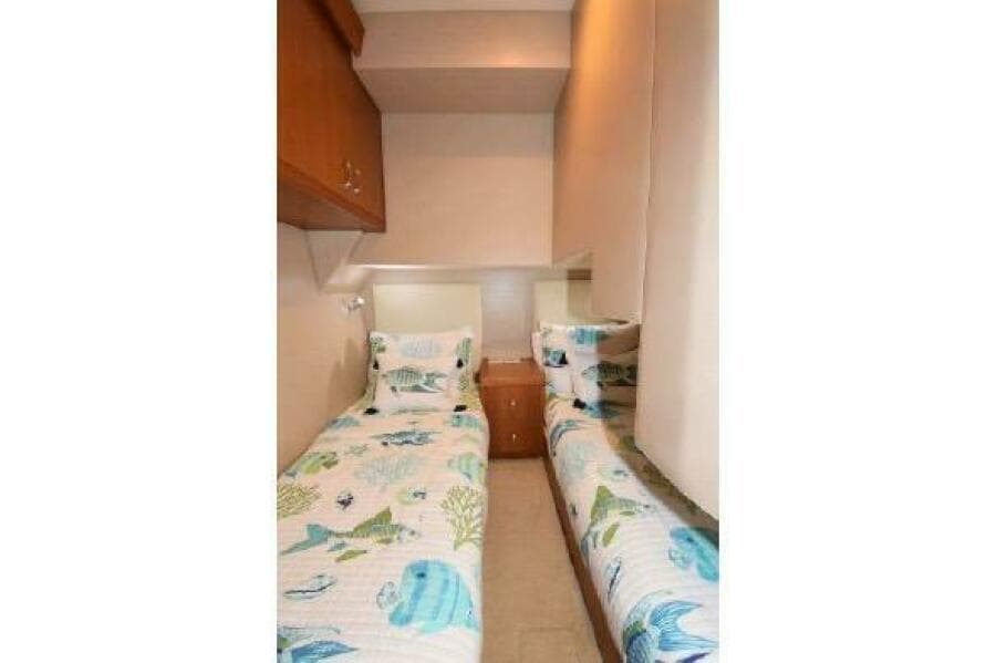 2013 Hatteras GT54
