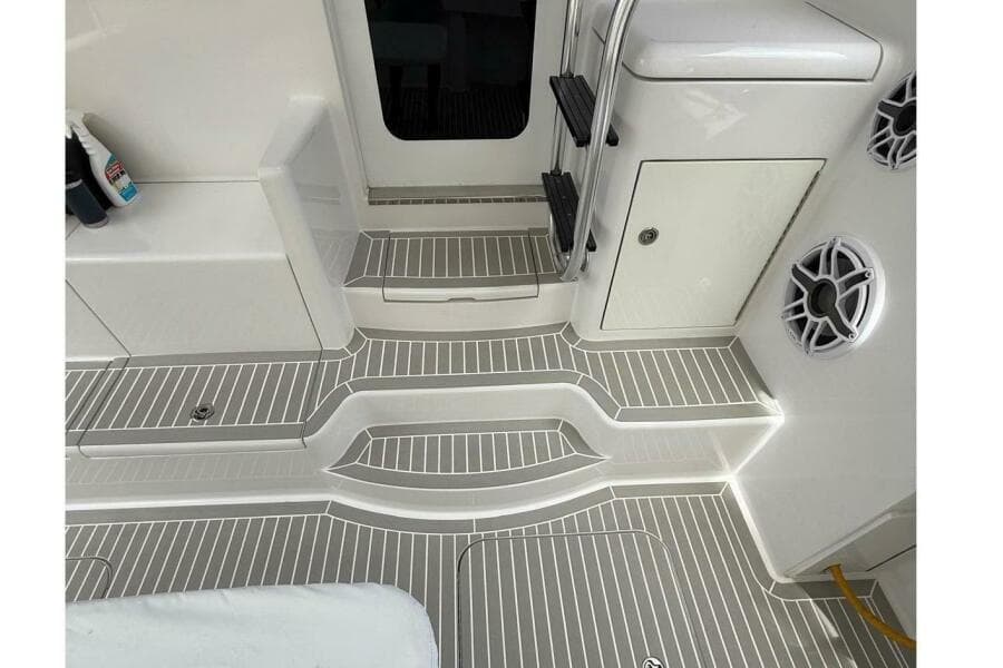 2013 Hatteras GT54