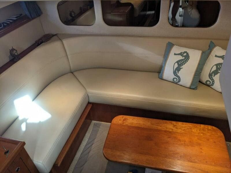 2003 Cruisers Yachts 3970