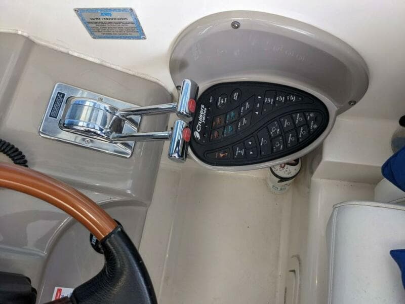 2003 Cruisers Yachts 3970