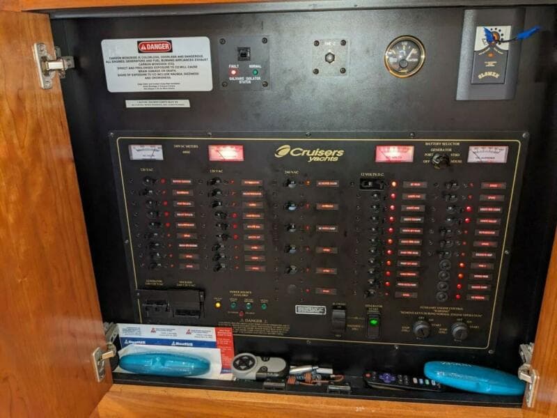 2003 Cruisers Yachts 3970