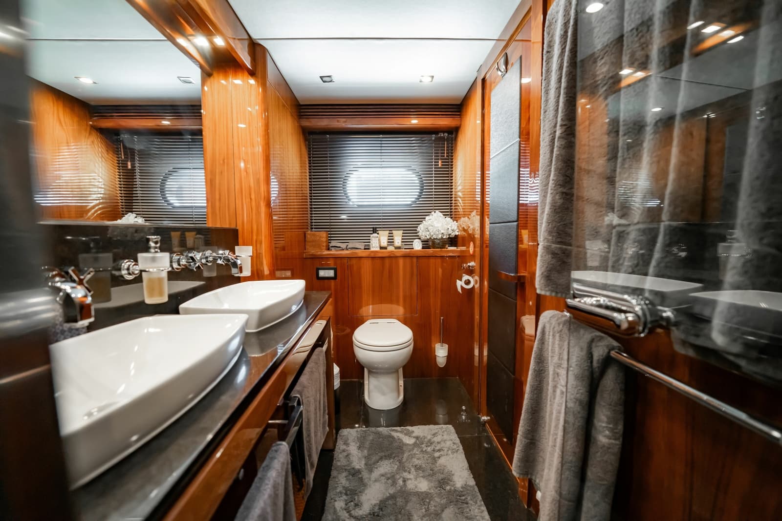 2010 Sunseeker 34 Metre Yacht