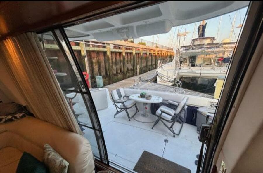 1998 Carver 530 Voyager