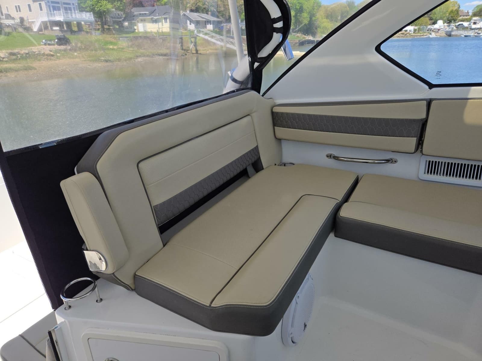 2019 Pursuit 355 Offshore