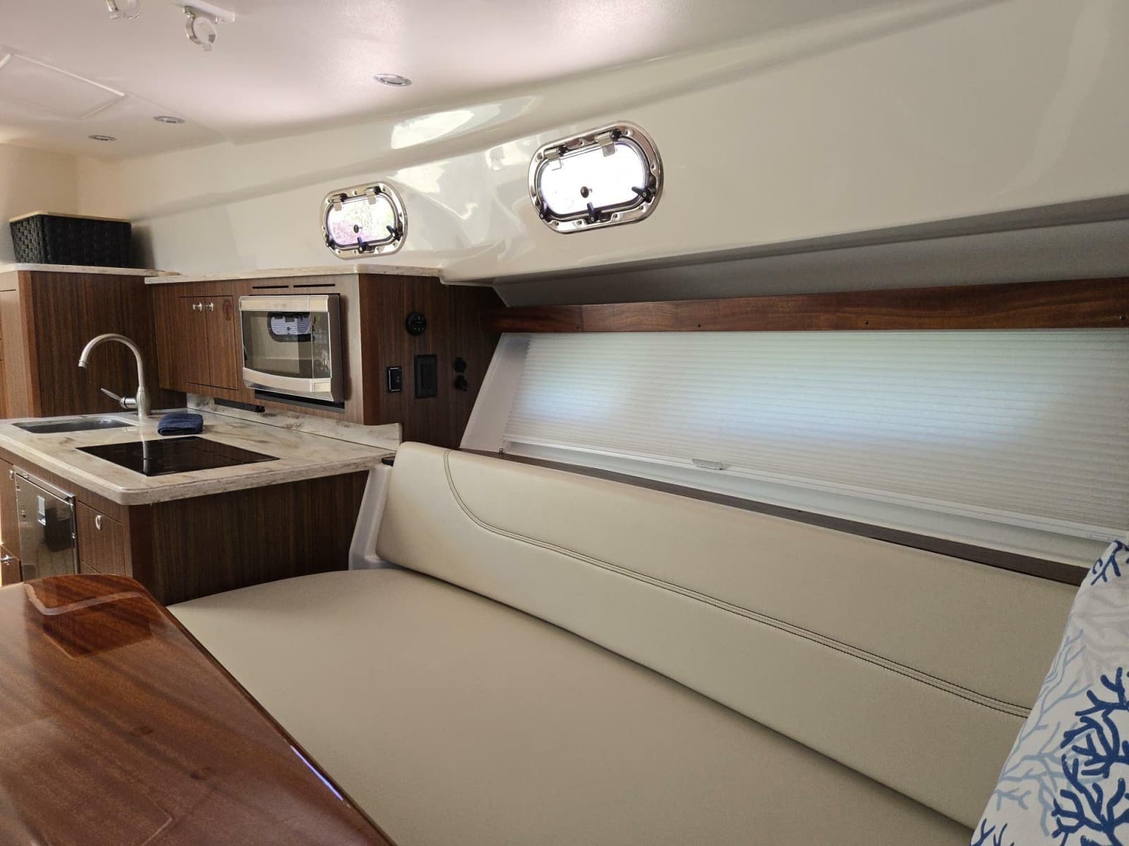 2019 Pursuit 355 Offshore