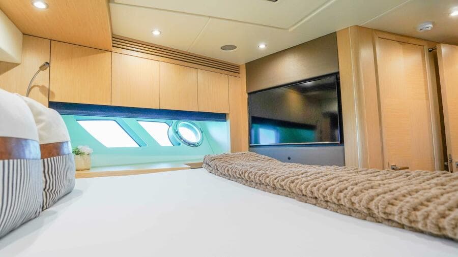 2016 Sunseeker 75 Yacht