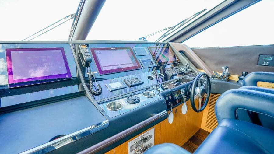2016 Sunseeker 75 Yacht