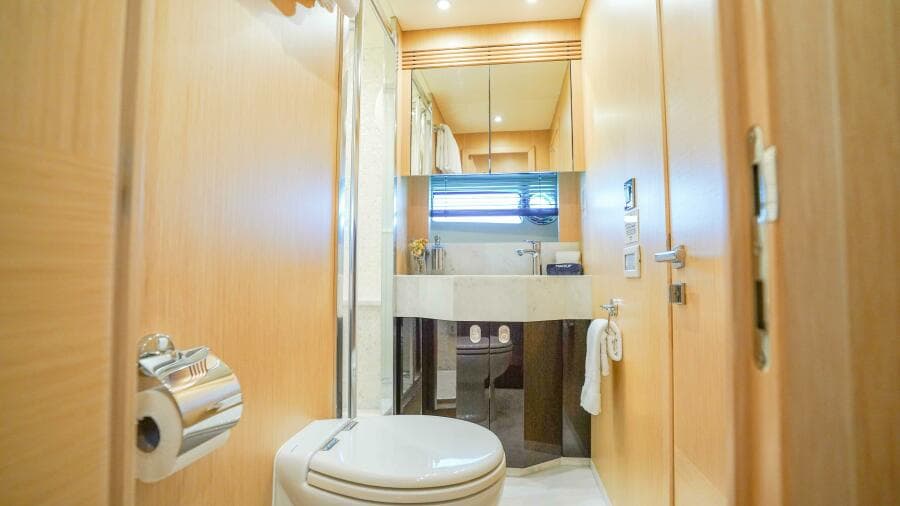 2016 Sunseeker 75 Yacht