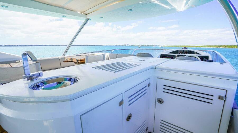 2016 Sunseeker 75 Yacht