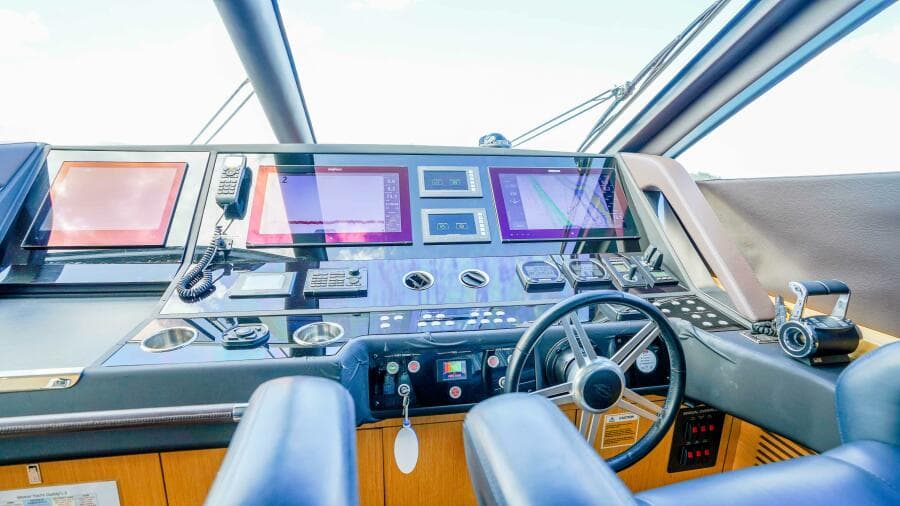 2016 Sunseeker 75 Yacht
