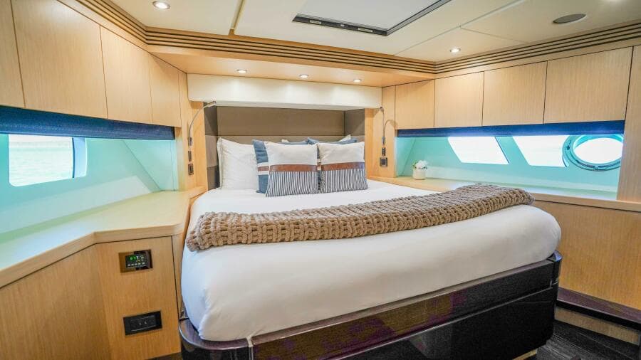 2016 Sunseeker 75 Yacht