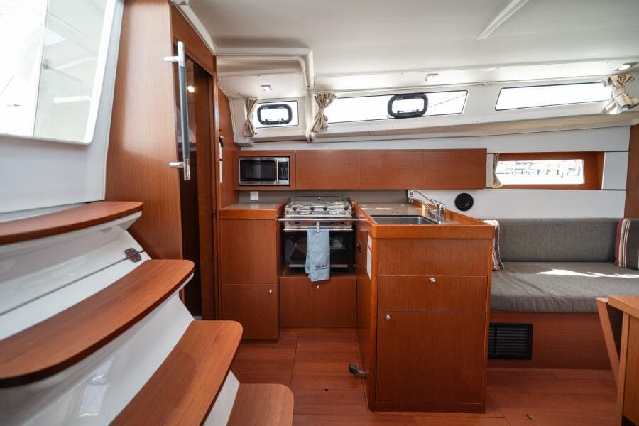 2019 Beneteau Oceanis 38.1