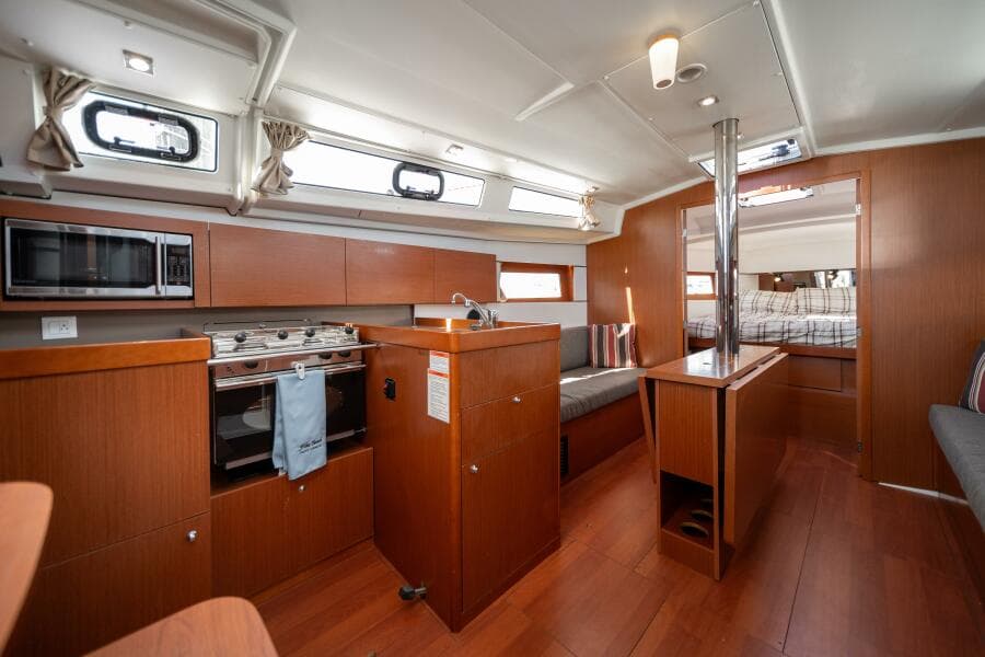 2019 Beneteau Oceanis 38.1