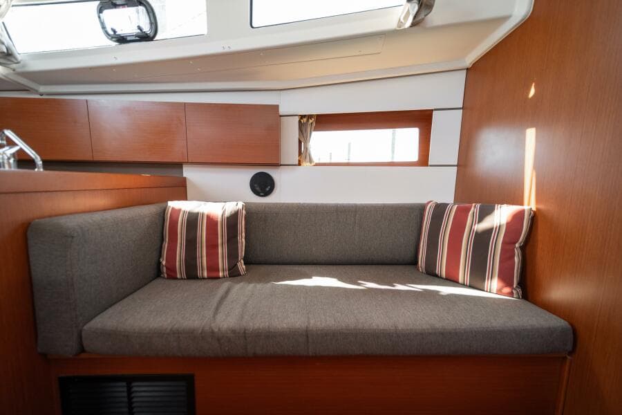 2019 Beneteau Oceanis 38.1