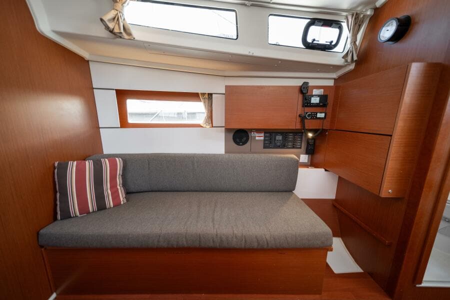 2019 Beneteau Oceanis 38.1
