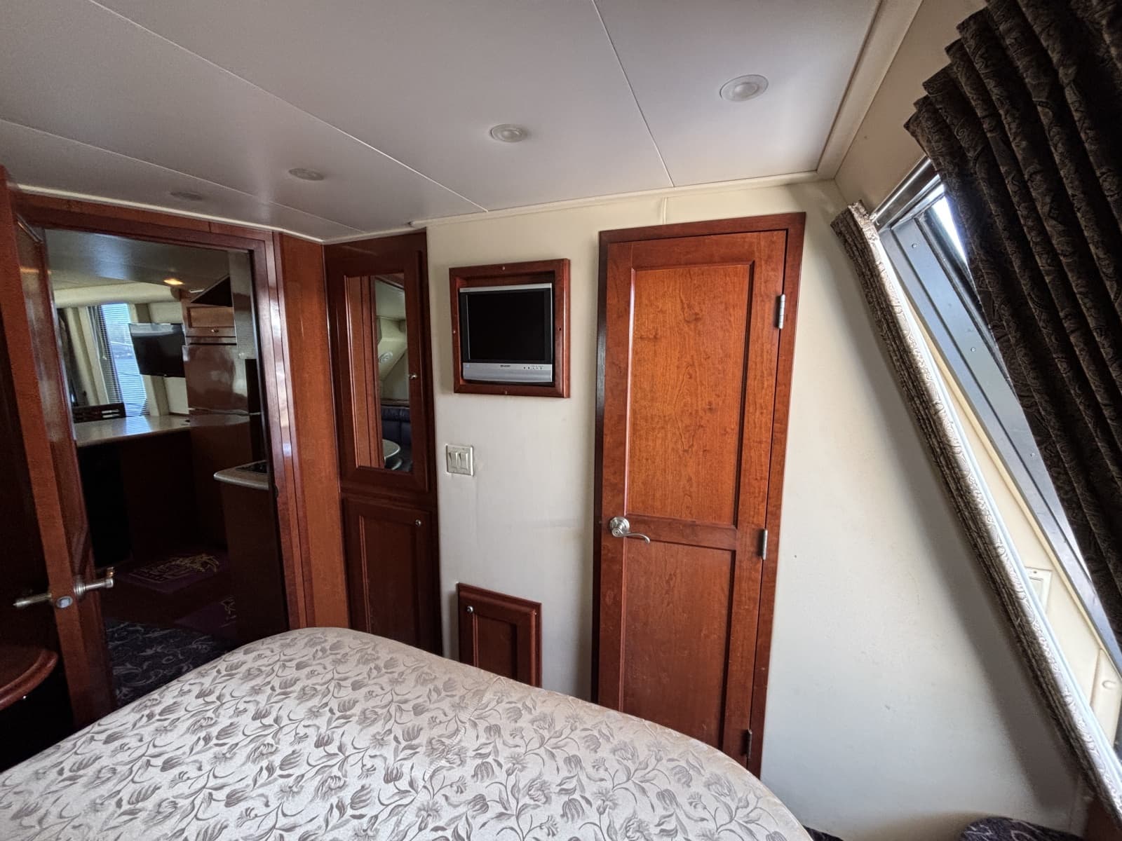 2007 Bluewater 5200