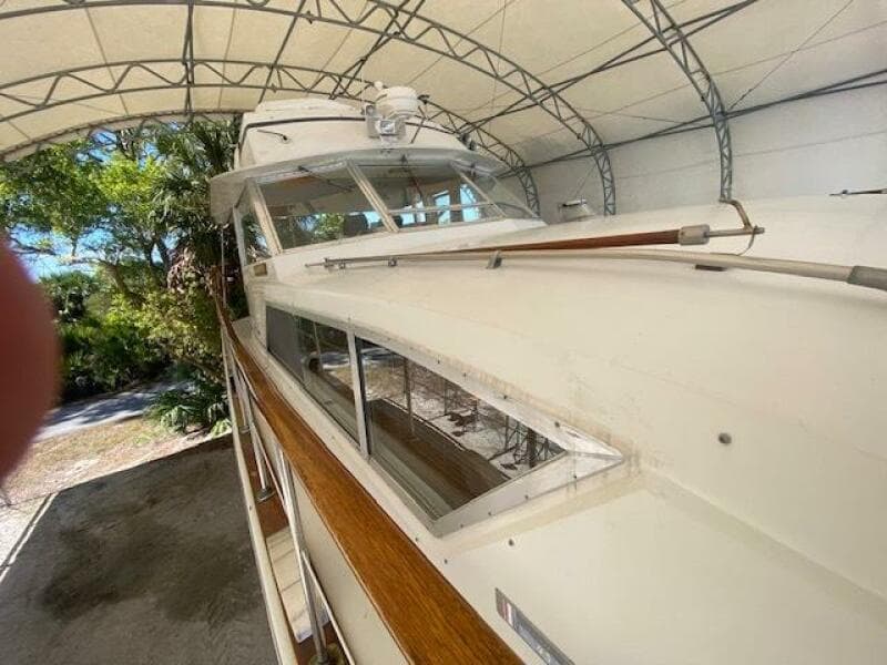 1972 Chris-Craft Commander Flush Deck