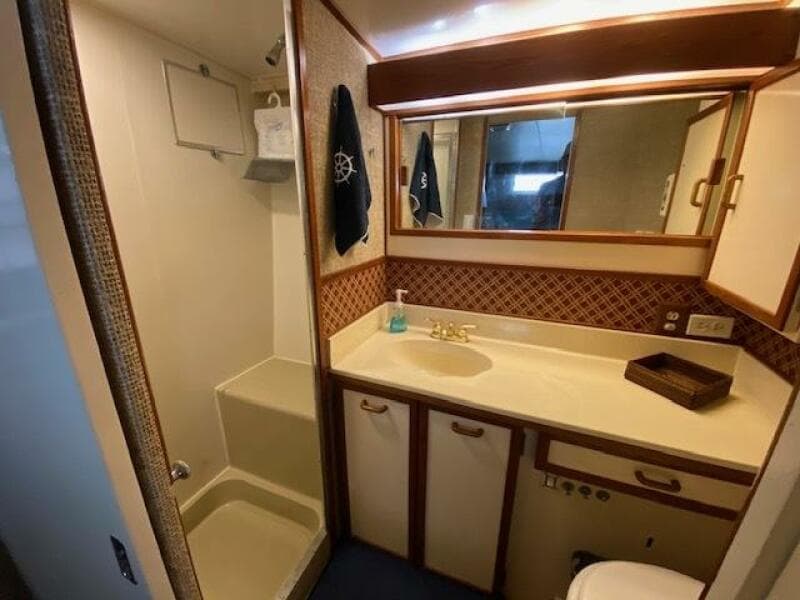 1972 Chris-Craft Commander Flush Deck
