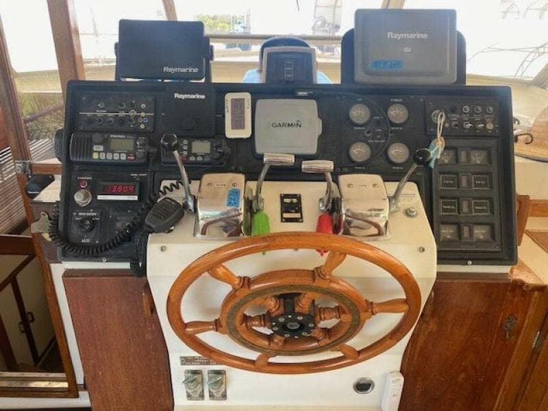 1972 Chris-Craft Commander Flush Deck