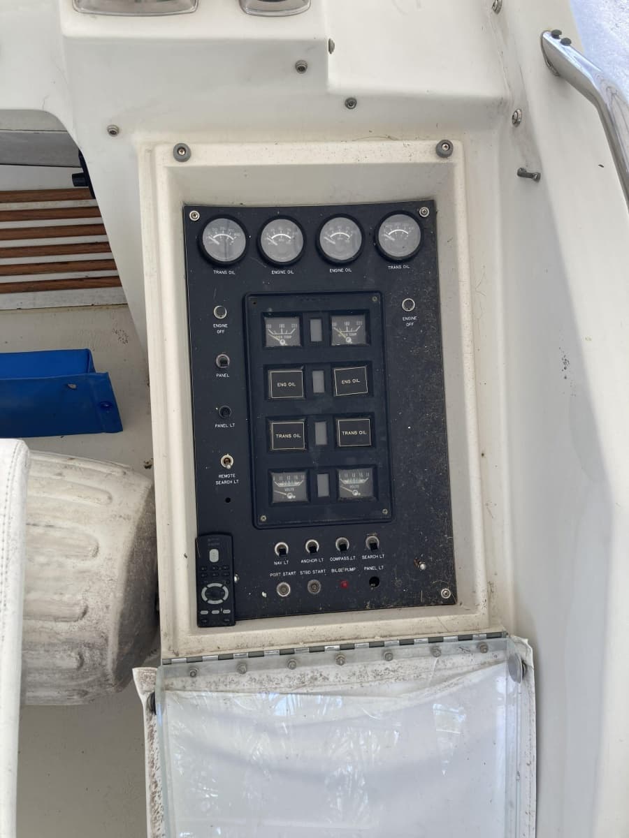 1972 Chris-Craft Commander Flush Deck