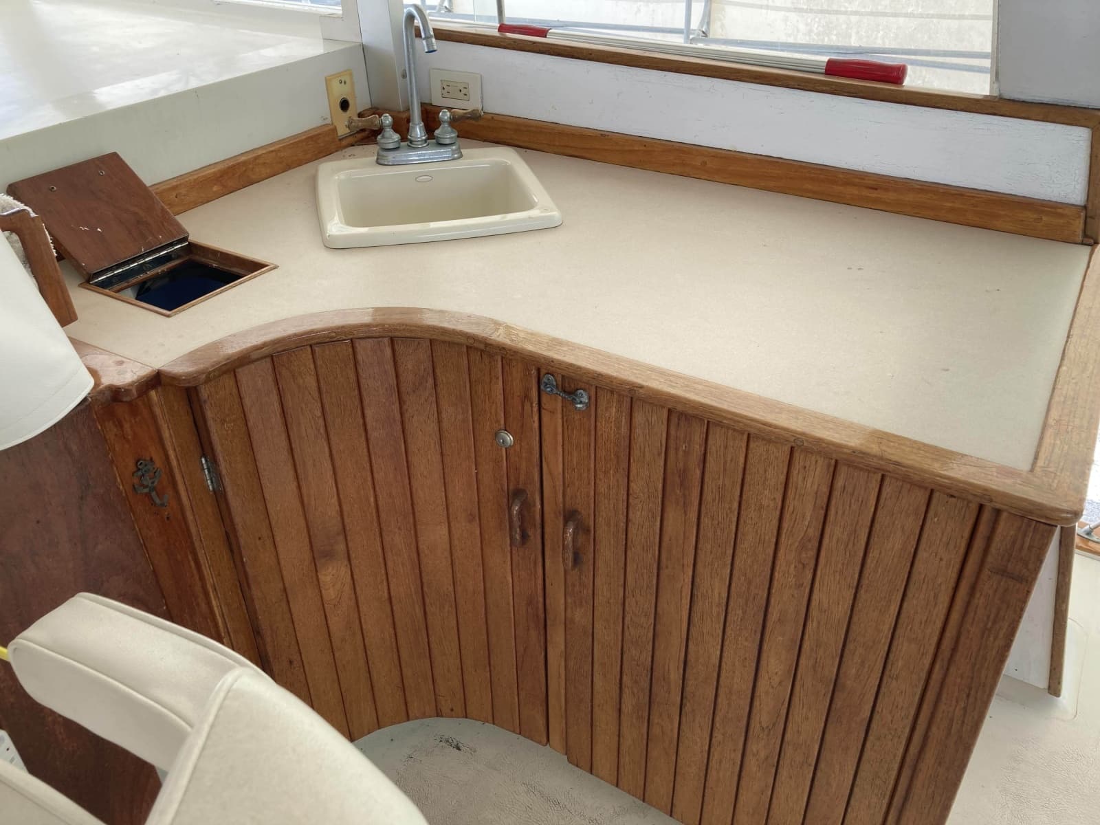 1972 Chris-Craft Commander Flush Deck