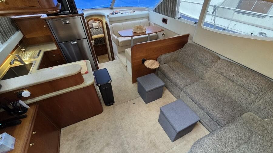2000 Cruisers Yachts 4450 Express Motor Yacht