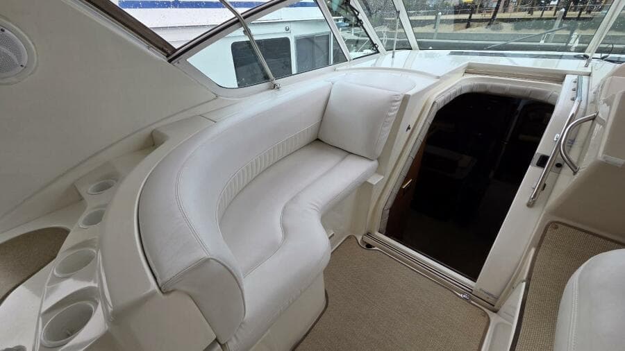 2000 Cruisers Yachts 4450 Express Motor Yacht
