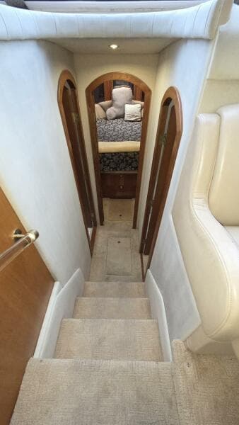 2000 Cruisers Yachts 4450 Express Motor Yacht