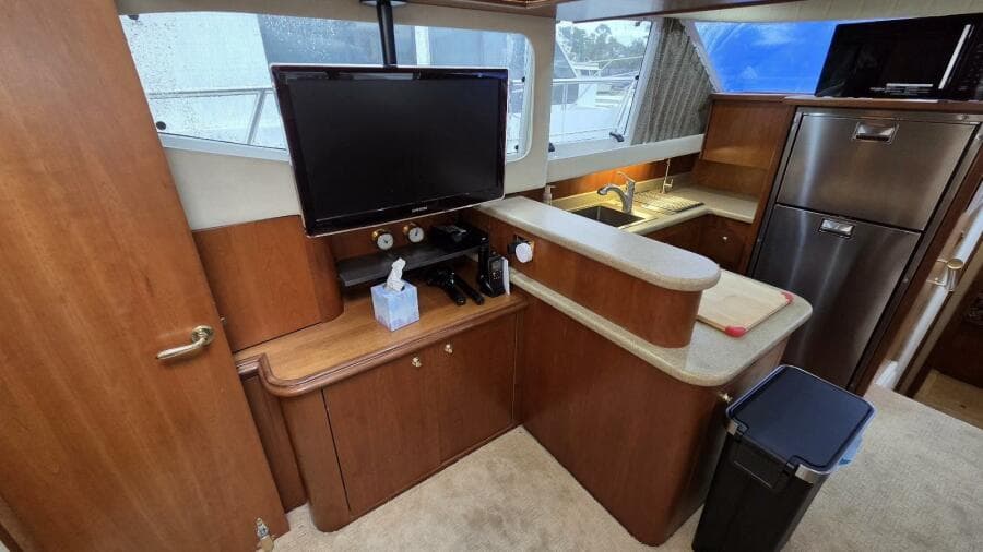 2000 Cruisers Yachts 4450 Express Motor Yacht