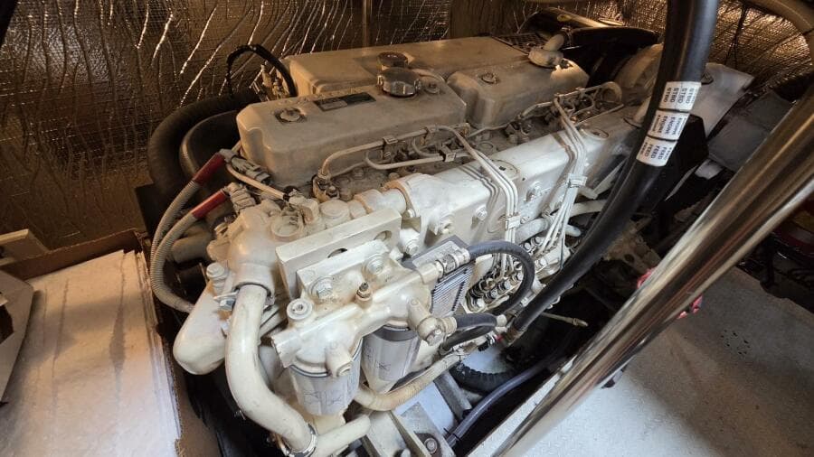 2000 Cruisers Yachts 4450 Express Motor Yacht