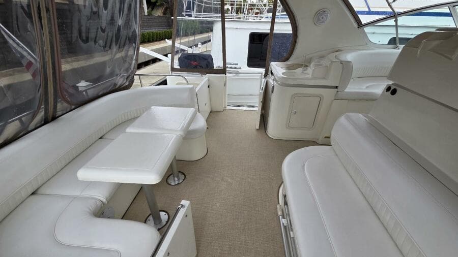 2000 Cruisers Yachts 4450 Express Motor Yacht