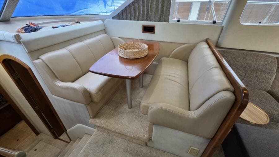 2000 Cruisers Yachts 4450 Express Motor Yacht
