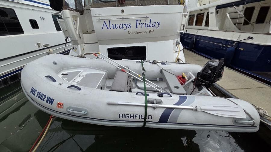 2000 Cruisers Yachts 4450 Express Motor Yacht
