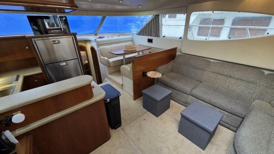 2000 Cruisers Yachts 4450 Express Motor Yacht