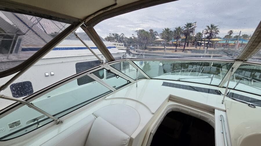 2000 Cruisers Yachts 4450 Express Motor Yacht