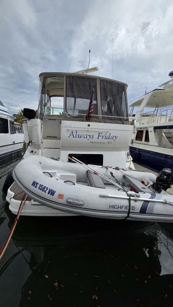 2000 Cruisers Yachts 4450 Express Motor Yacht
