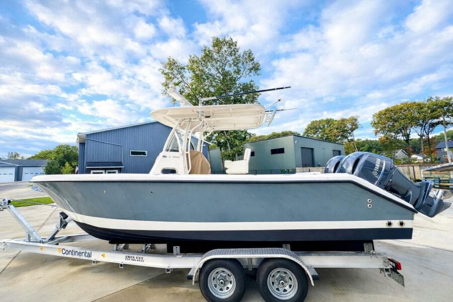2017 Pursuit C 260 Center Console