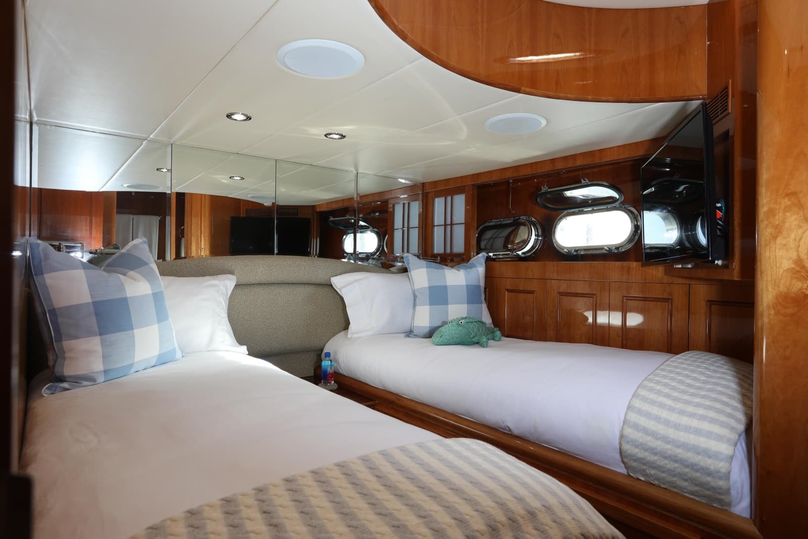 Portside Twin Cabin