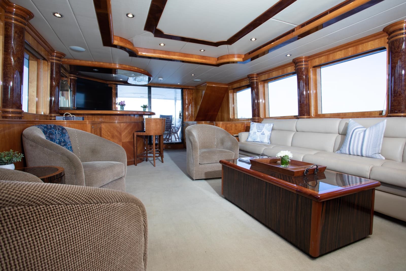 Salon Looking Aft