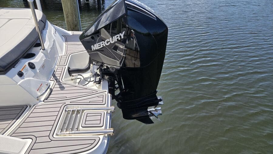 2023 Sea Ray SPX 210 OB