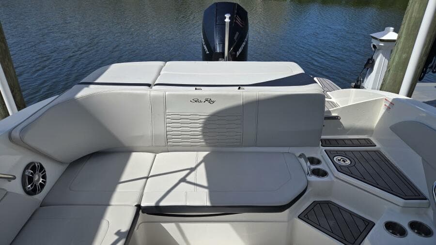 2023 Sea Ray SPX 210 OB