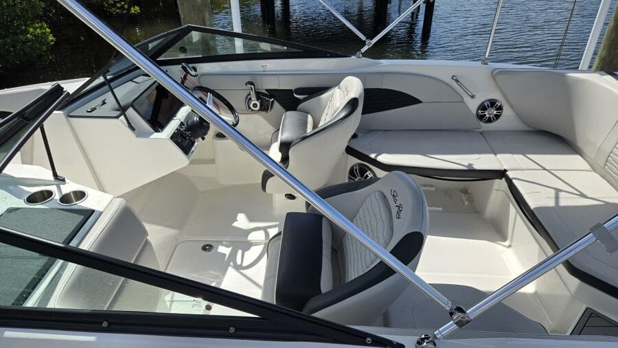 2023 Sea Ray SPX 210 OB